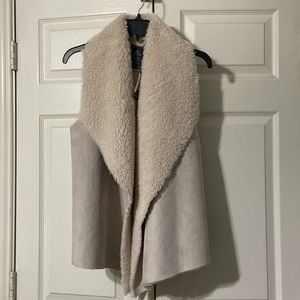 NWT Chelsea & Theodore Faux Fur Vest Size Medium